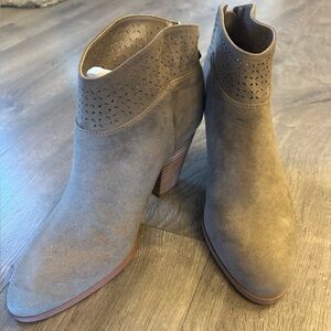 Women's Taupe Ankle Boots Violet and Red